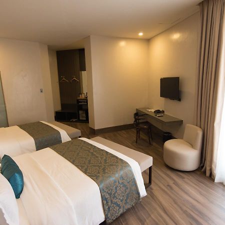 Goldberry Lite Hotel Iloilo City Exteriör bild