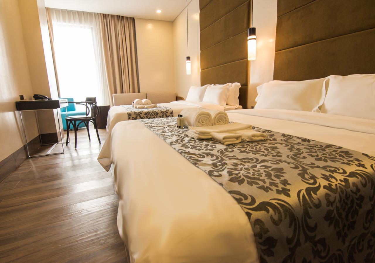 Goldberry Lite Hotel Iloilo City Exteriör bild