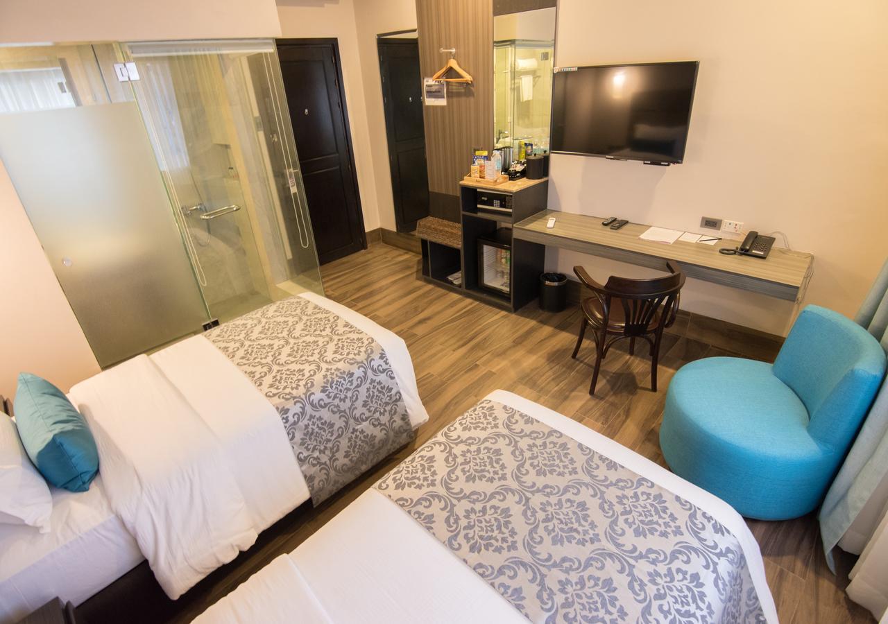 Goldberry Lite Hotel Iloilo City Exteriör bild