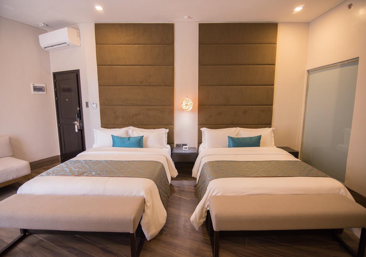 Goldberry Lite Hotel Iloilo City Exteriör bild